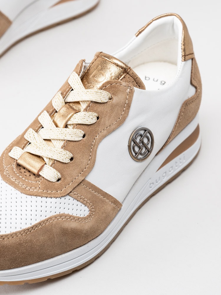 Bugatti - Venice - Vita sneakers med bruna detaljer