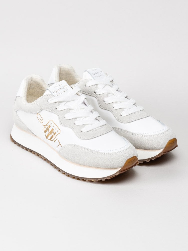 Gant Footwear - Bevinda Sneaker - Vita sneakers i skinn med logga i guld