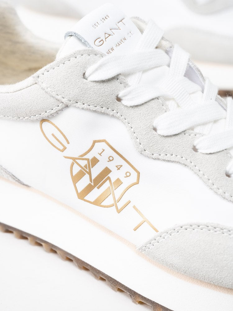 Gant Footwear - Bevinda Sneaker - Vita sneakers i skinn med logga i guld