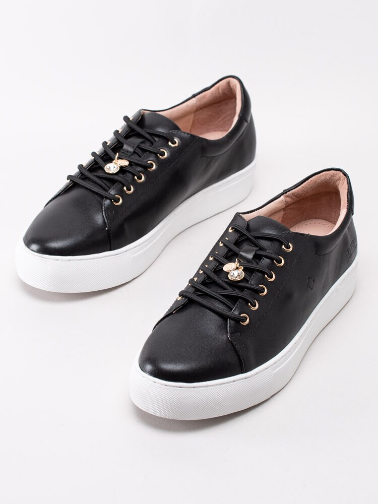 Dasia - Starlily Lace Up - Svarta platåsneakers med smyckeshänge