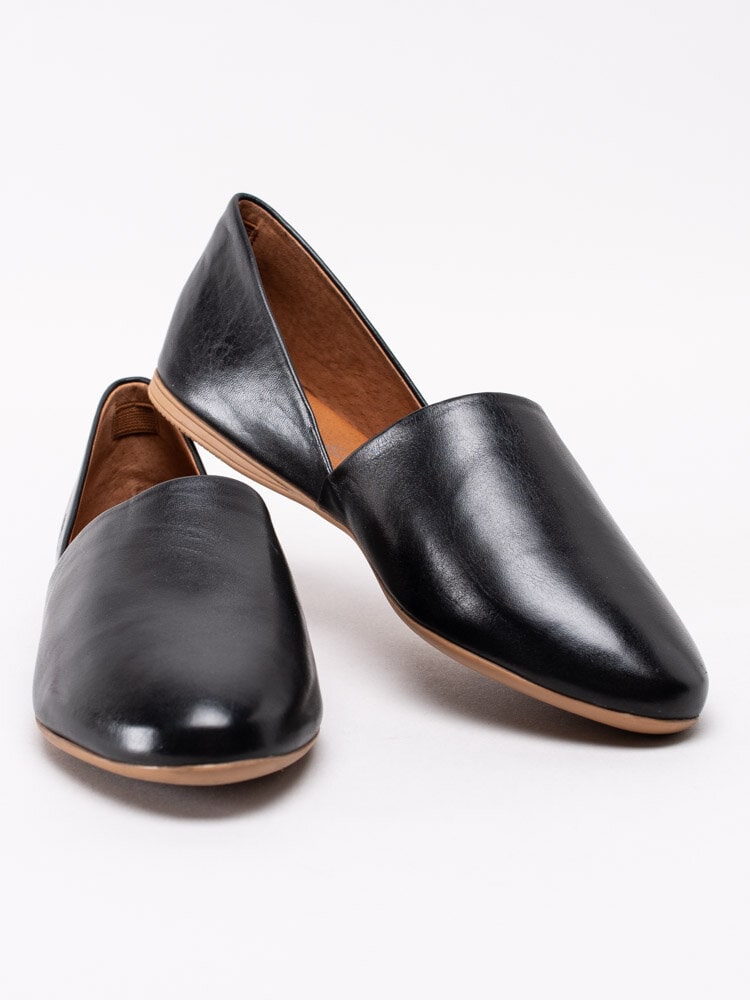 Rosa Negra - Svarta slip on loafers med V-skurning