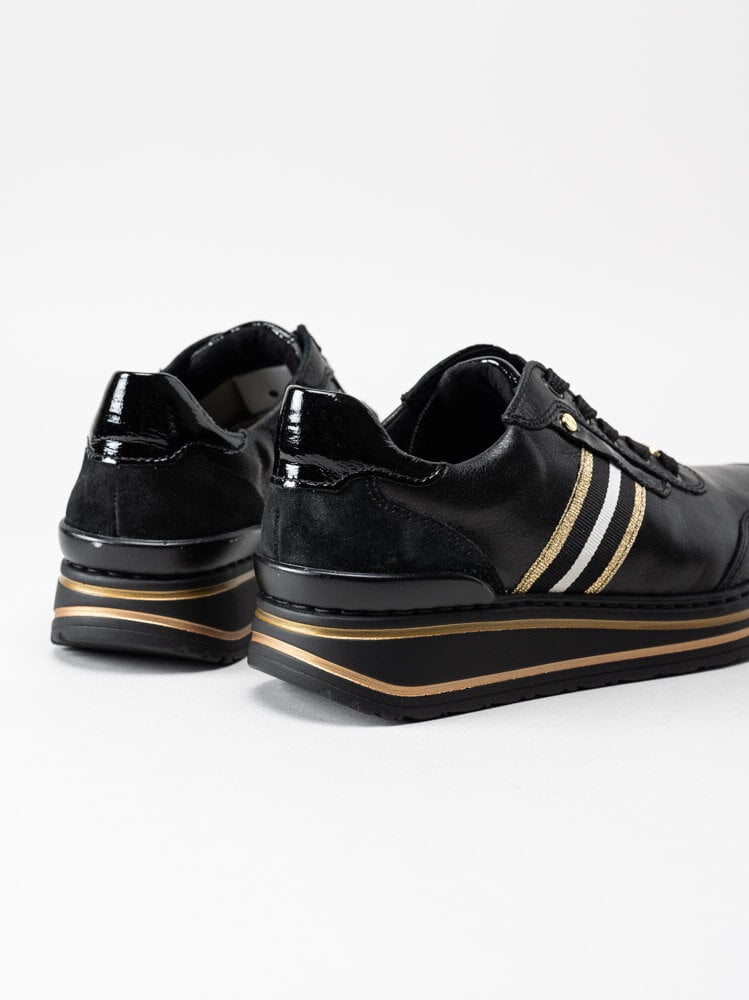 Ara - Sapporo - Svarta sneakers i skinn med guldfärgade detaljer