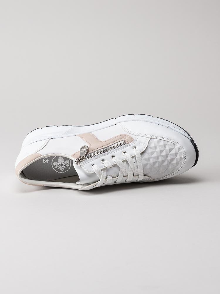 Rieker - Vita kilklackade sneakers med rosa detaljer
