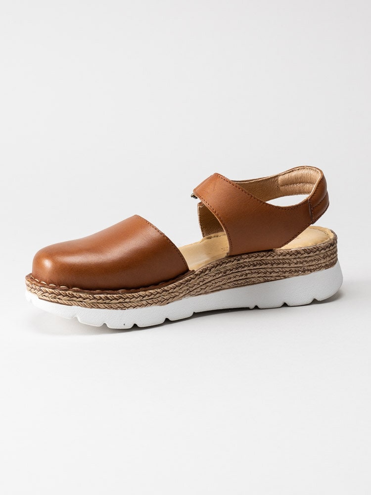 Ten Points - Maya - Ljusbruna sandaler i skinn med spänne