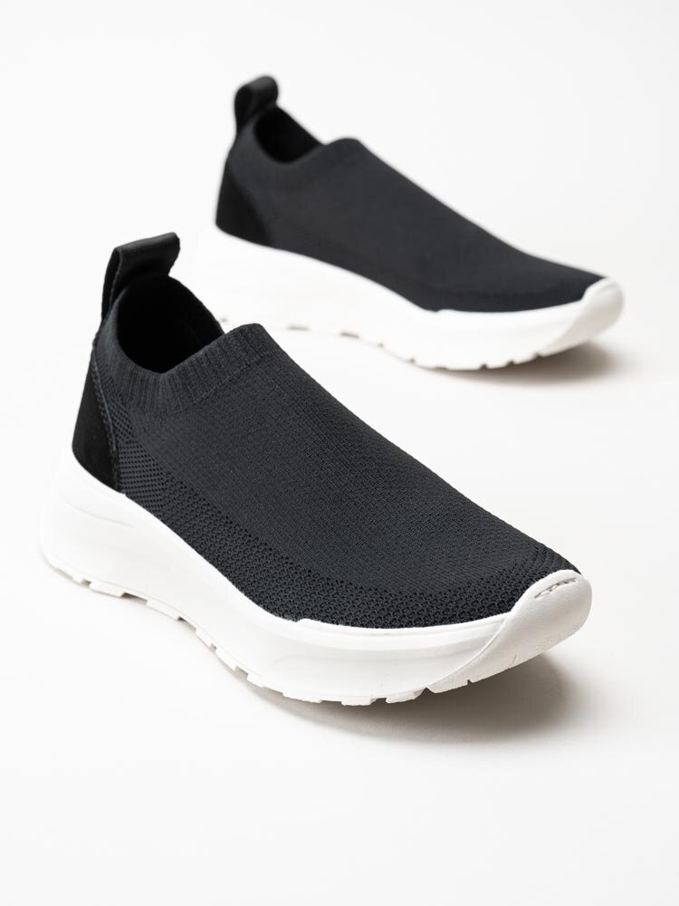 Vagabond - Janessa - Svarta slip on sneakers i textil