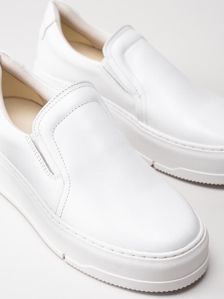 Vagabond - Judy - Vita slip on platåsneakers i skinn