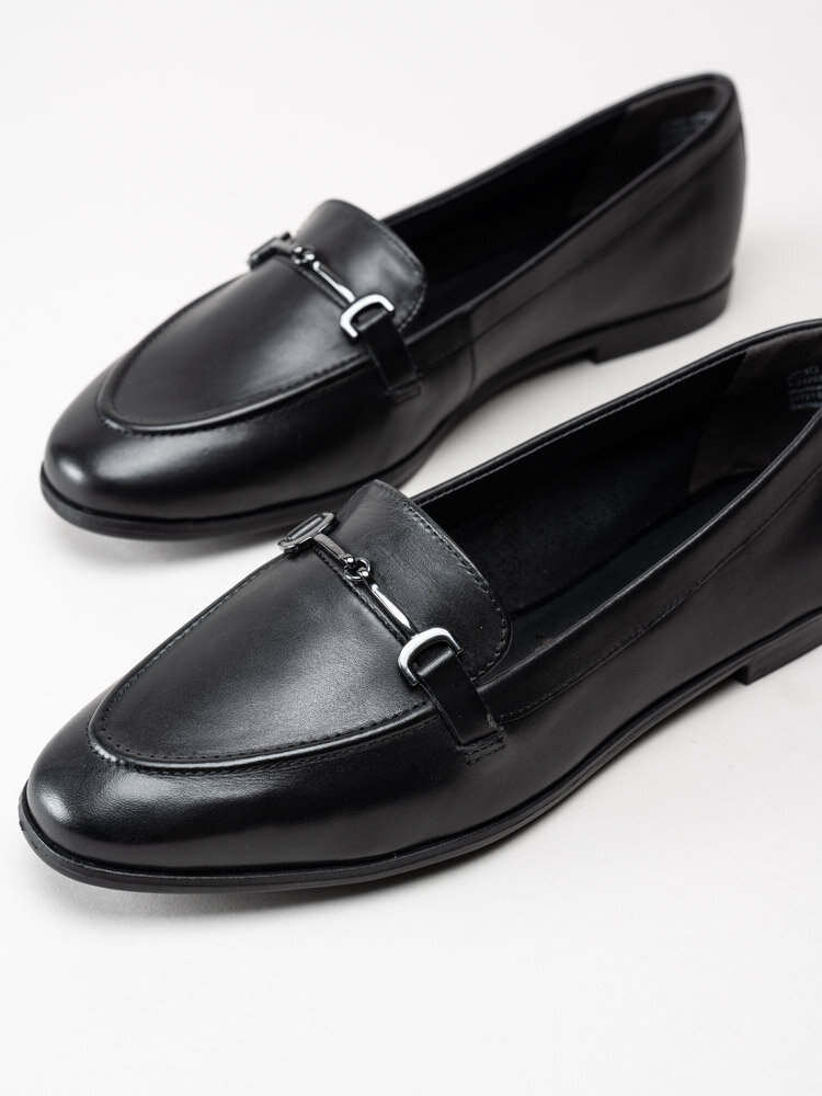 Tamaris - Svarta loafers i skinn