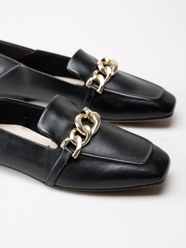 Tamaris - Svarta loafers med dekorlänk