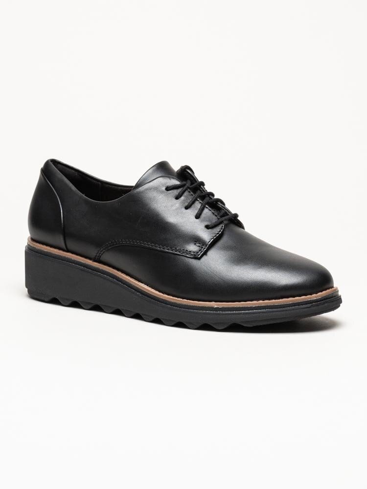 Clarks - Sharon Noel - Svarta kilklackade snörskor i skinn