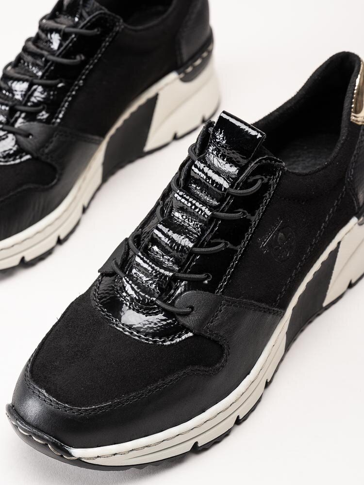 Rieker - Svarta kilklackade sneakers