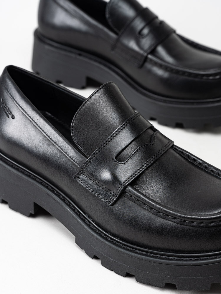 Vagabond - Cosmo 2.0 - Svarta loafers i skinn