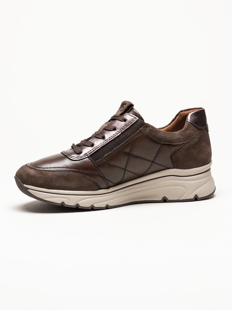 Tamaris - Bruna kilklackade sneakers i skinn