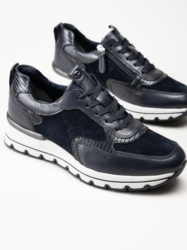 Tamaris - Mörkblå kilklackade sneakers i skinn