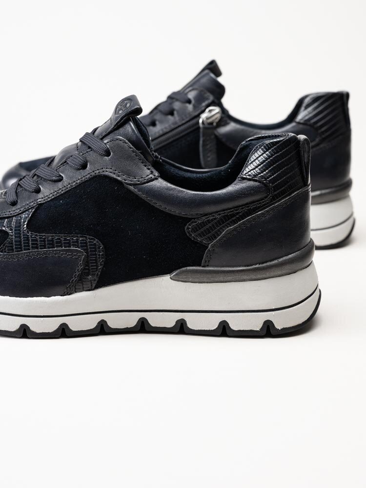 Tamaris - Mörkblå kilklackade sneakers i skinn