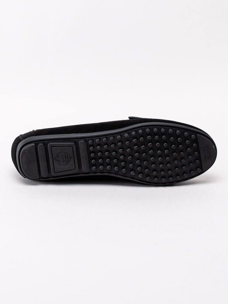 Novita - Parma Buckle - Svarta loafers med silverfärgat spänne
