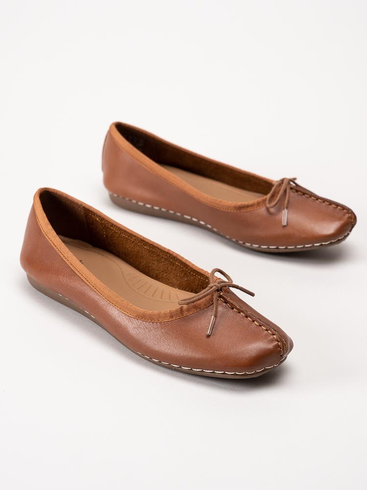 Clarks - Freckle Ice - Bruna ballerinaskor i skinn