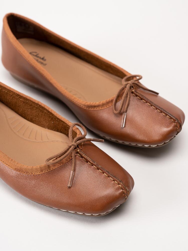 Clarks - Freckle Ice - Bruna ballerinaskor i skinn