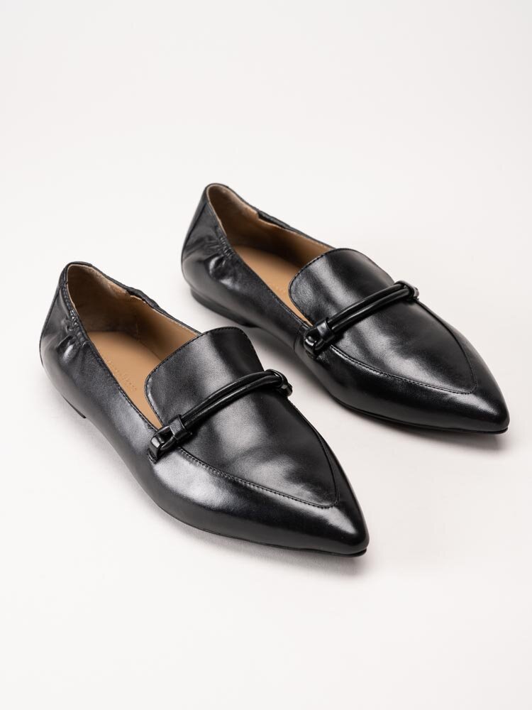 Copenhagen Shoes - Be You - Svarta spetsiga loafers i skinn