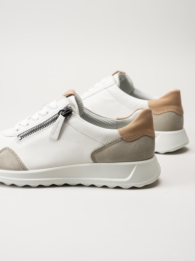 Ecco - Flexure Runner W - Vita sneakers i skinn