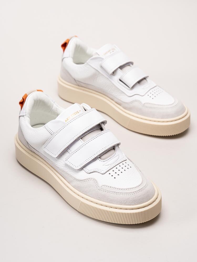 Sneaky Steve - Apex W - Off white sneakers i skinn och mocka