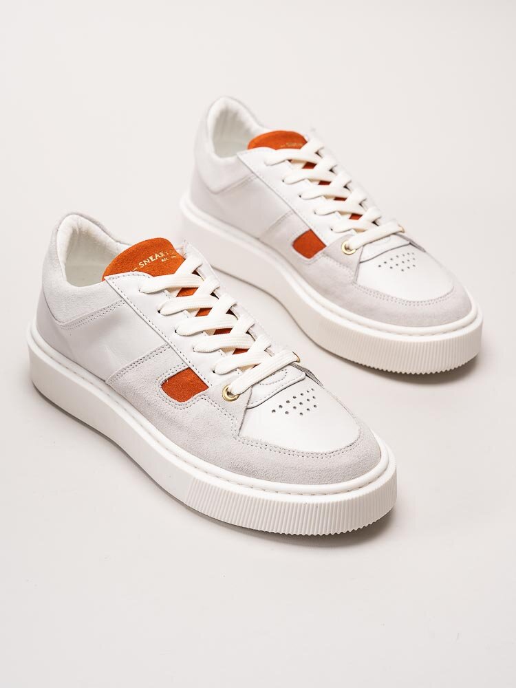 Sneaky Steve - Away W - Off white chunky sneakers med orange detaljer