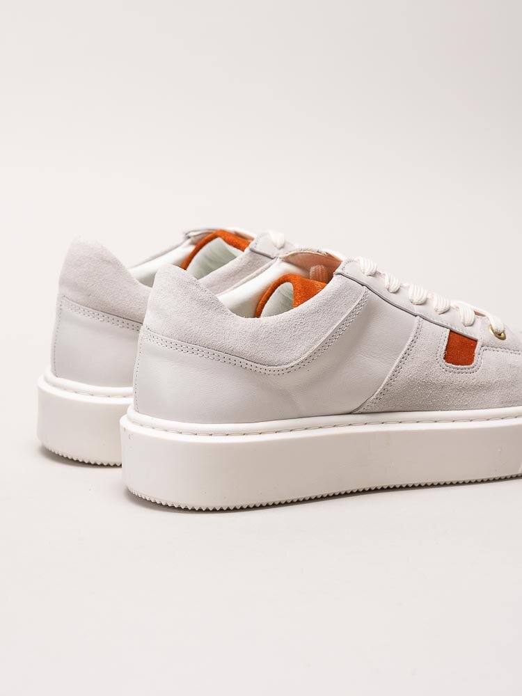 Sneaky Steve - Away W - Off white chunky sneakers med orange detaljer