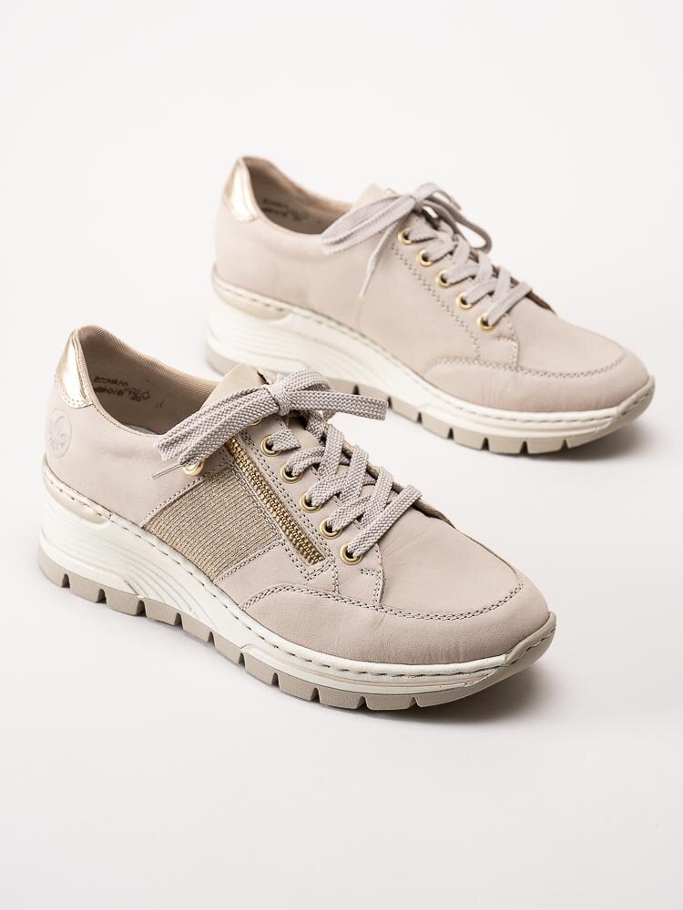 Rieker - Beige kilklackade sneakers med gulddetaljer