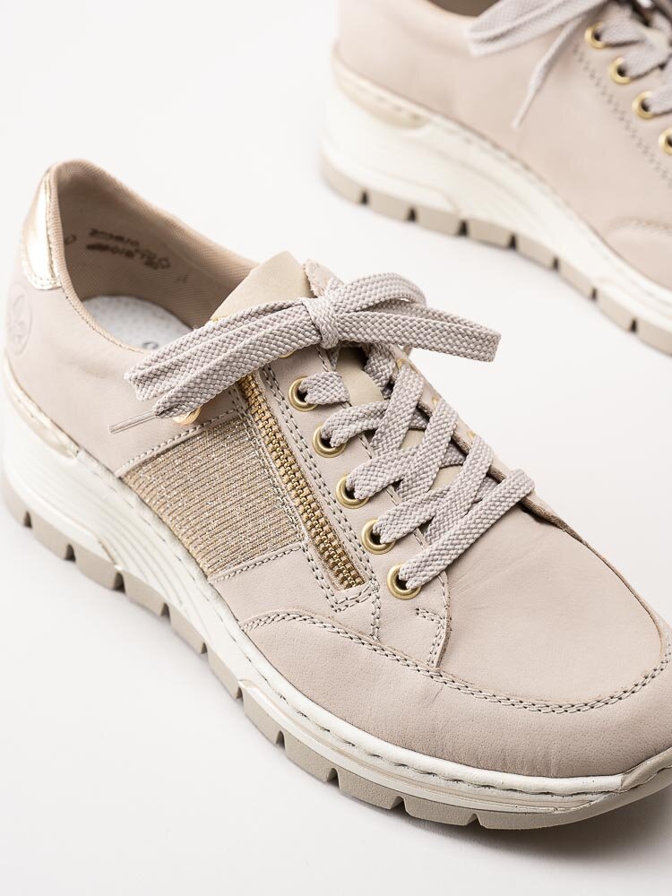 Rieker - Beige kilklackade sneakers med gulddetaljer