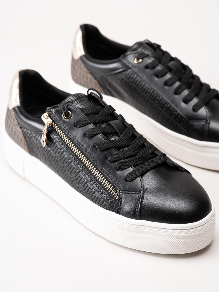 Tamaris - Svarta sneakers med guld-detaljer