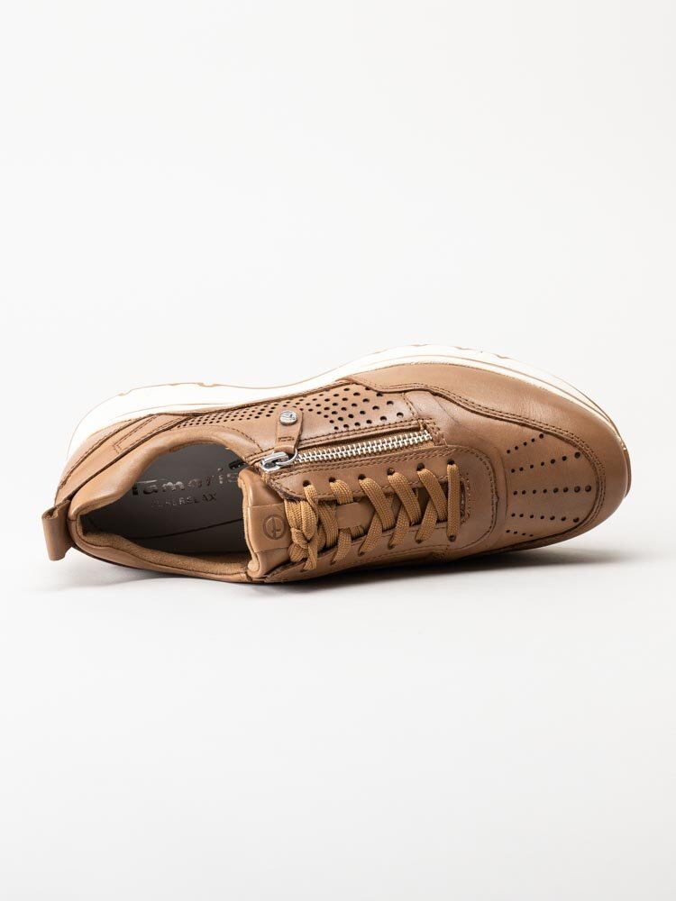 Tamaris - Ljusbruna kilklackade sneakers i skinn