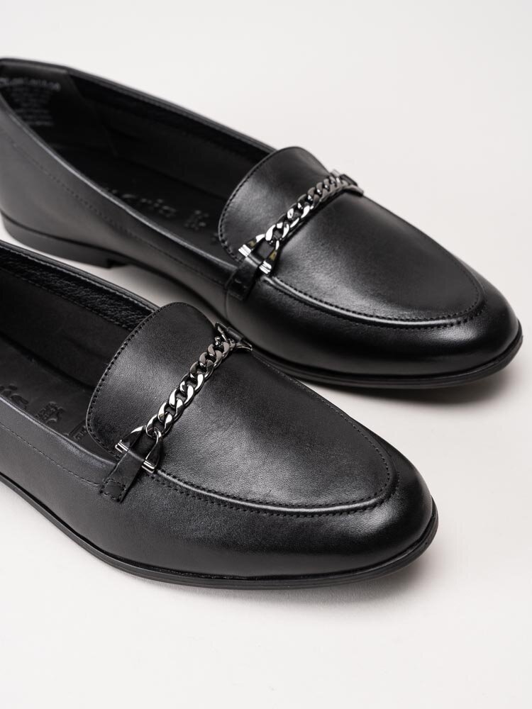 Tamaris - Svarta loafers i skinn