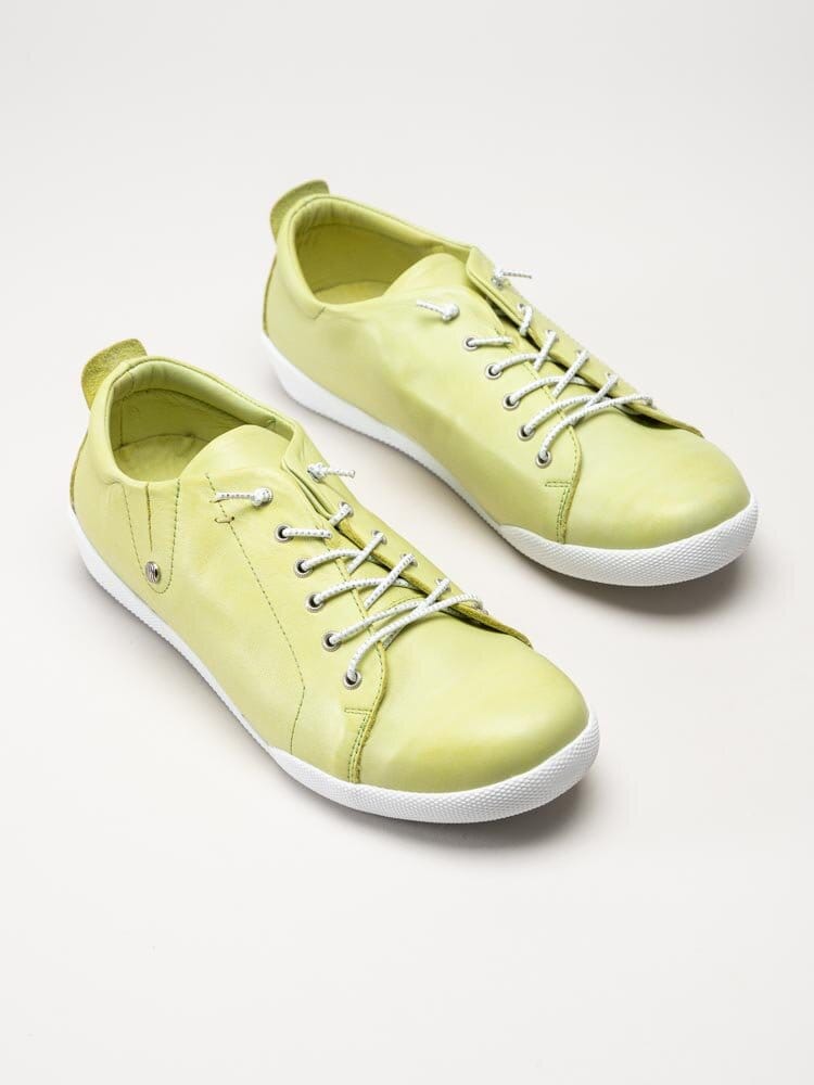 Charlotte of Sweden - Limegröna sneakers i mjukt skinn