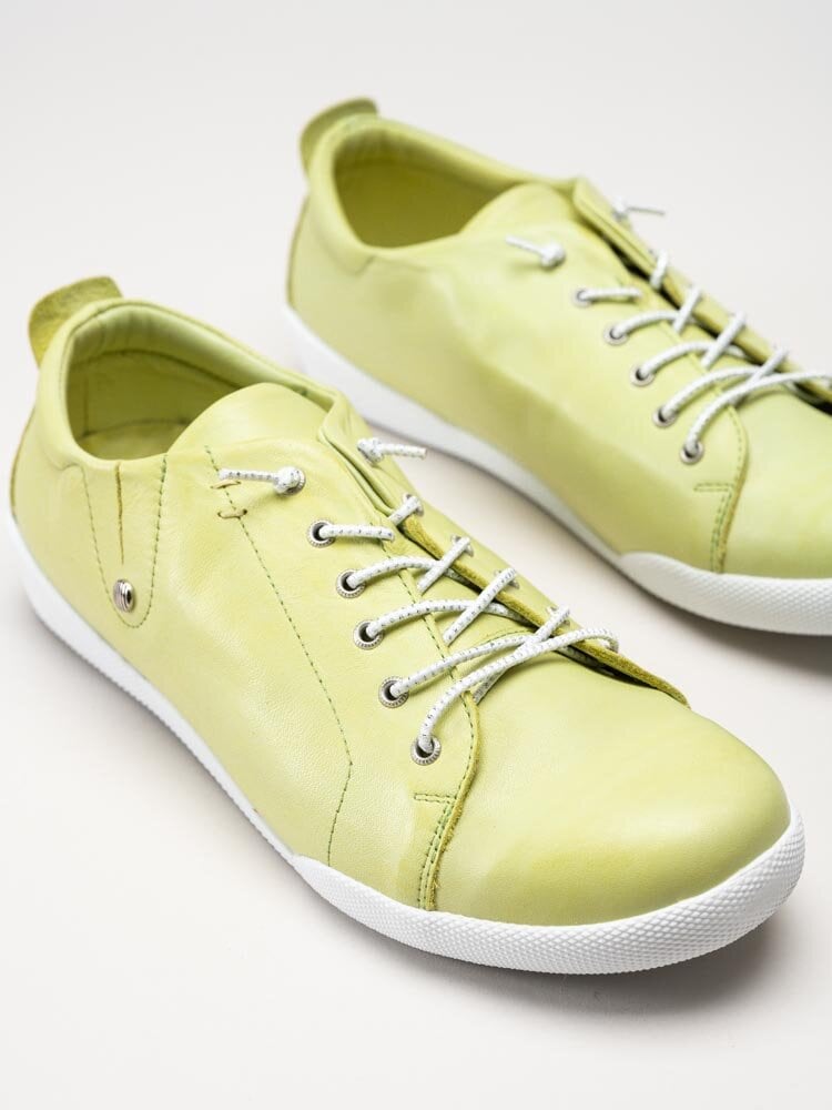 Charlotte of Sweden - Limegröna sneakers i mjukt skinn