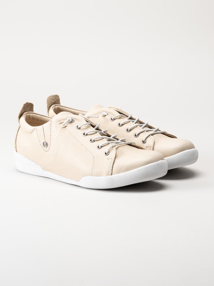 Charlotte of Sweden - Beige sneakers i mjukt skinn