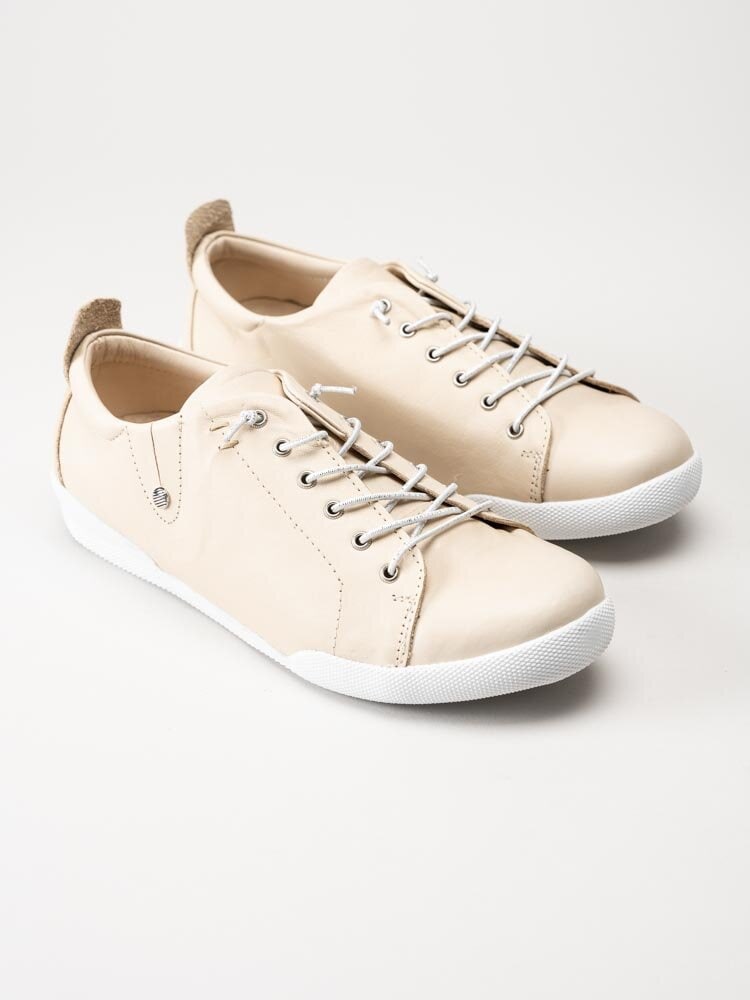 Charlotte of Sweden - Beige sneakers i mjukt skinn