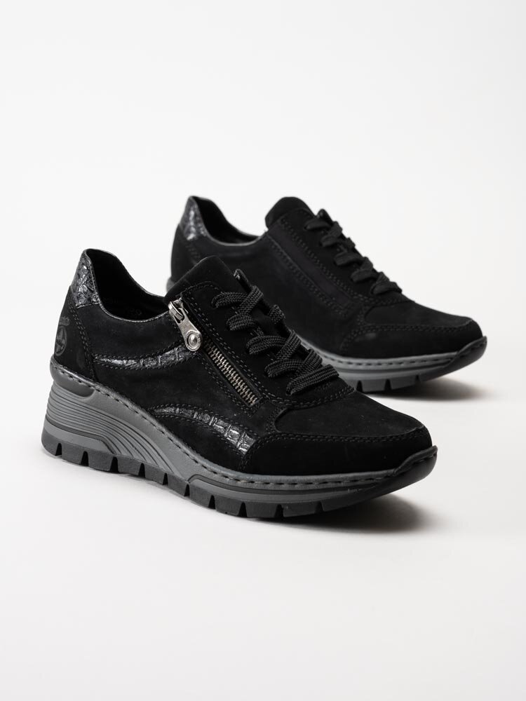 Rieker - Svarta kilklackade sneakers i nubuck
