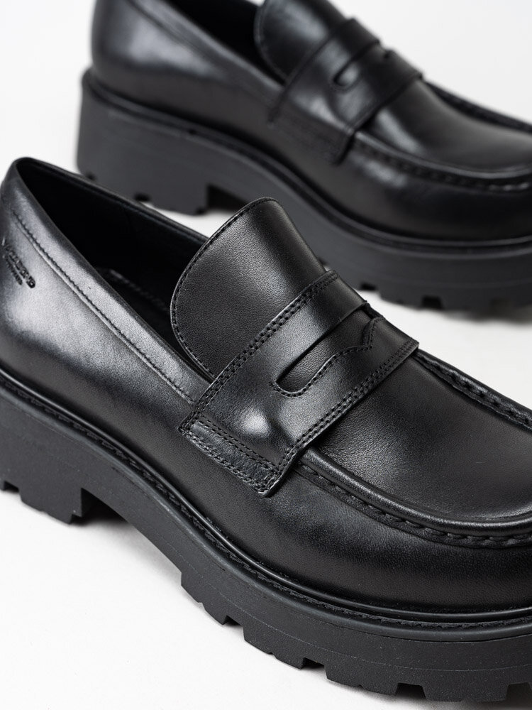 Vagabond - Cosmo 2.0 - Svarta loafer i skinn