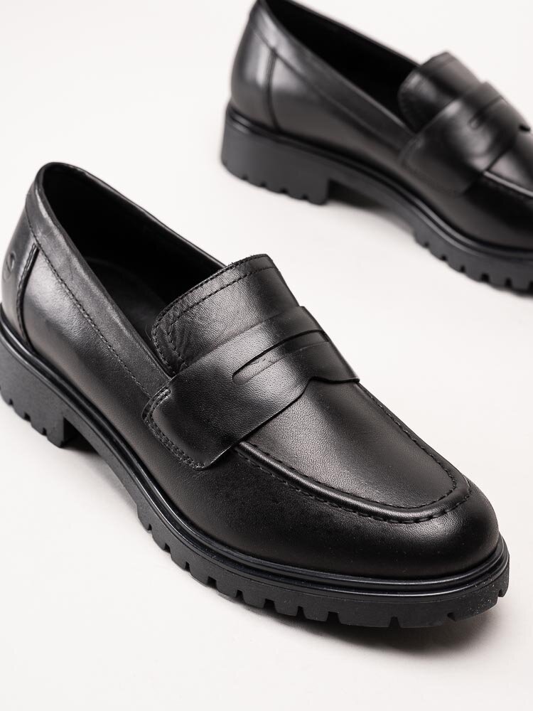 Tamaris - Svarta loafers i skinn