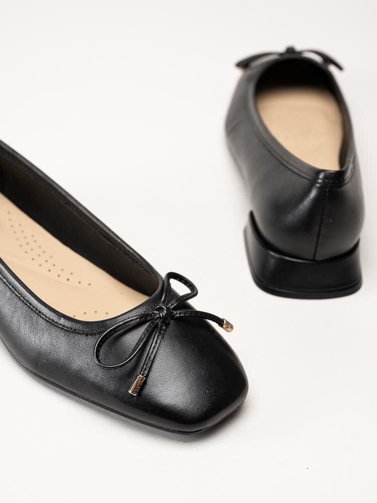 Clarks - Ubree15 Step - Svarta ballerinaskor i skinn