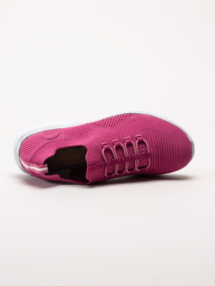 Rieker - Ceriserosa slip on skor i textil