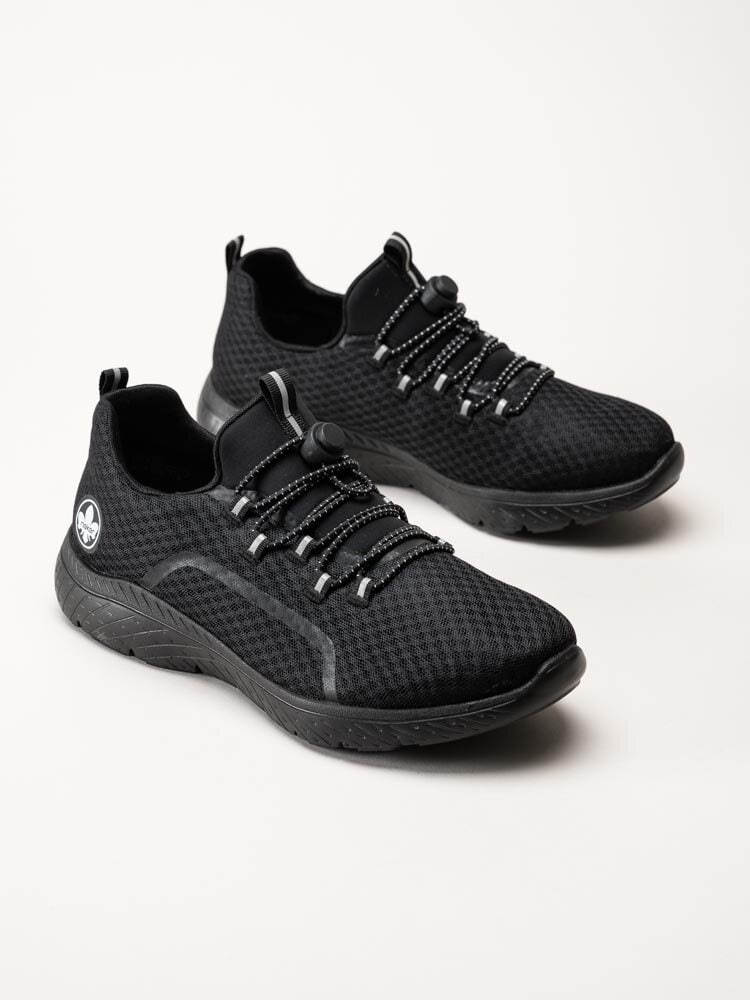 Rieker - Svarta slip on sneakers i textil