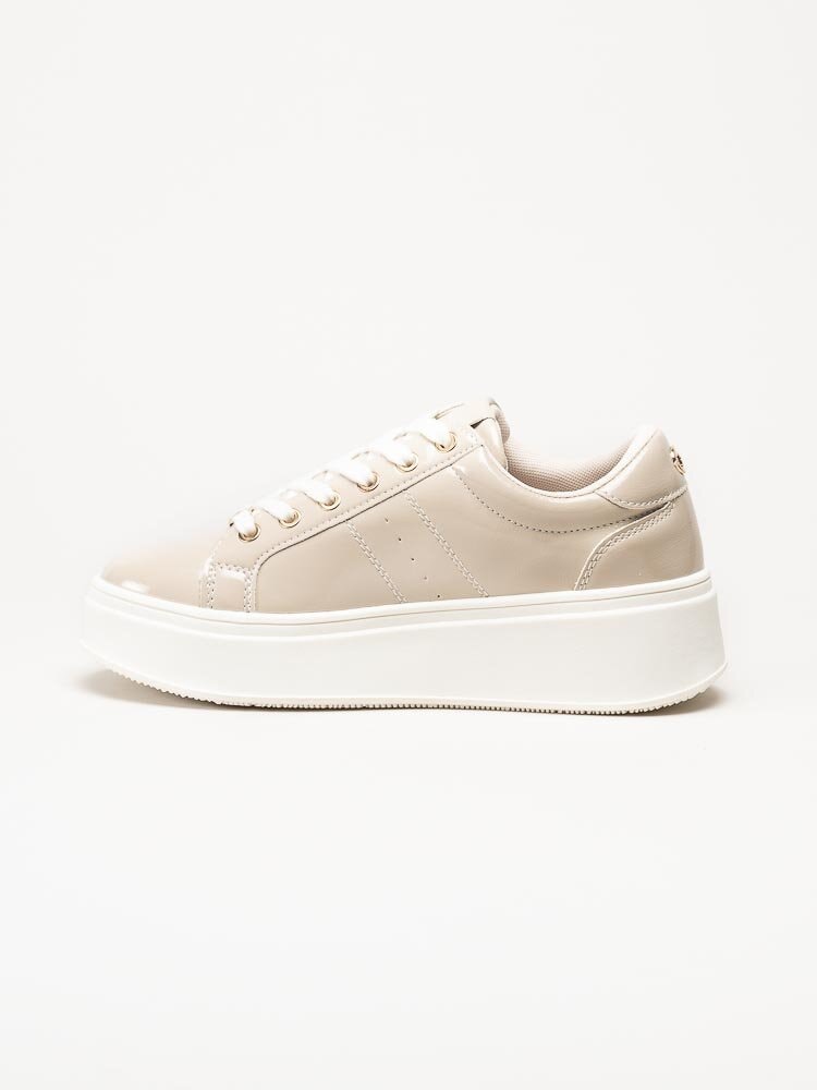 Duffy - Beige platåsneakers i lack