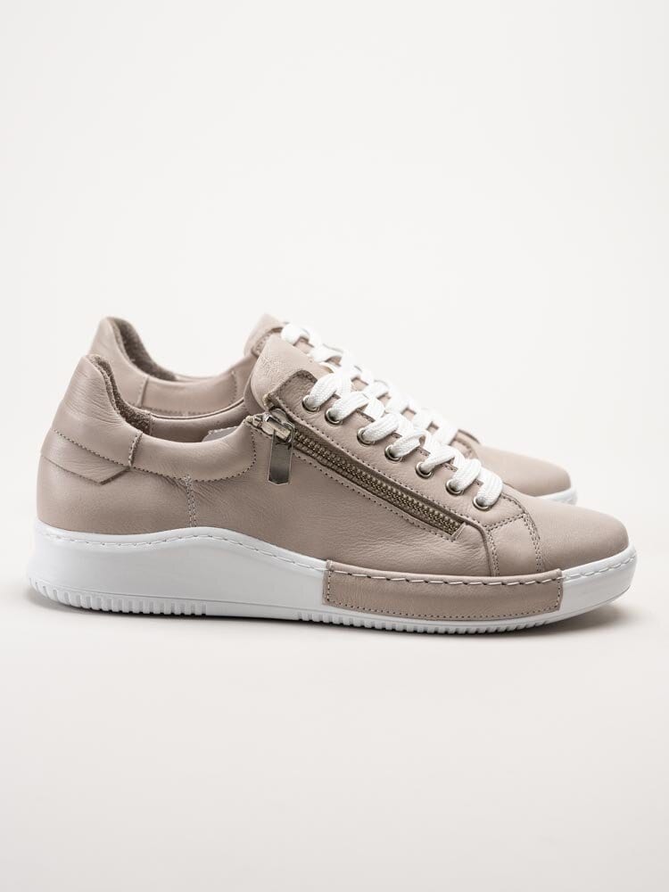 Charlotte of Sweden - Beige sneakers i skinn