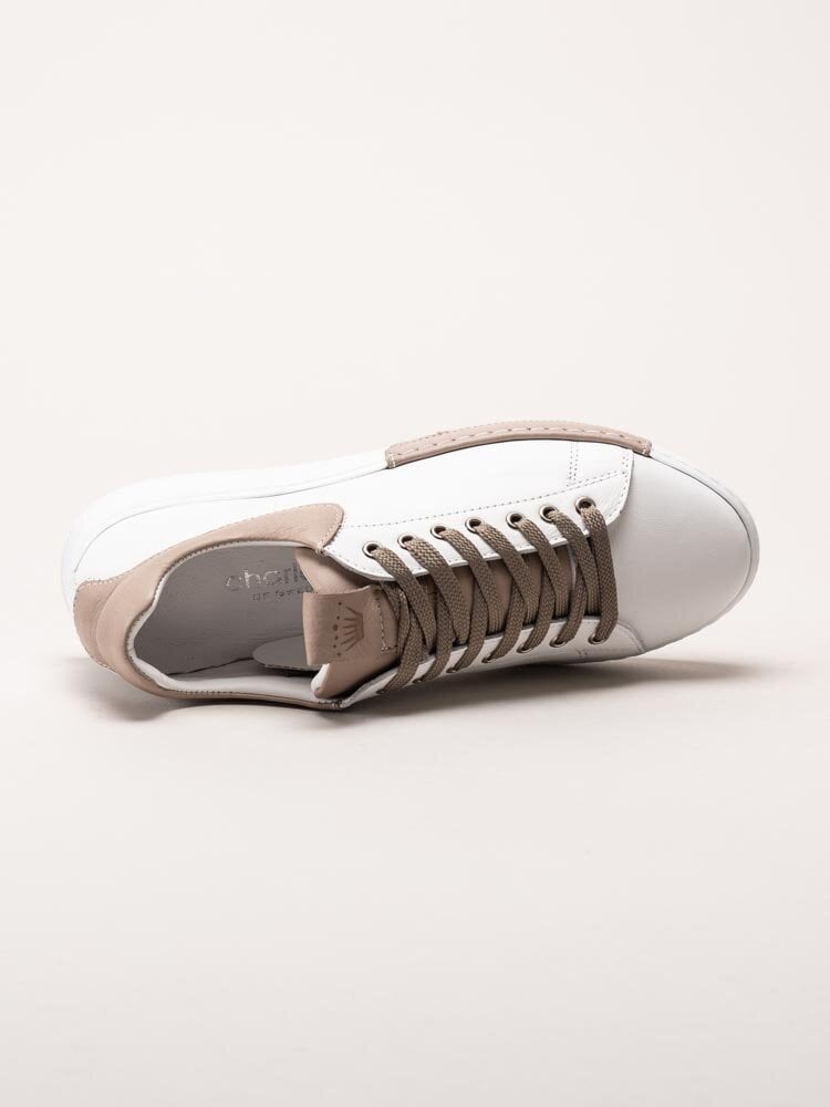 Charlotte of Sweden - Vita sneakers i skinn