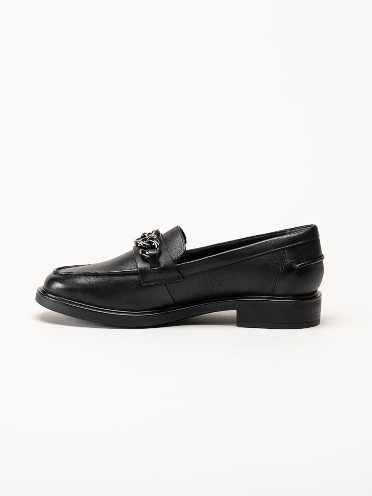 Tamaris - Svarta loafers med dekorlänk