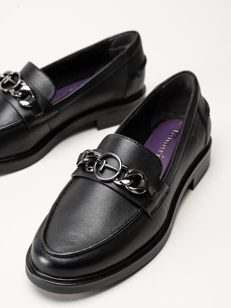 Tamaris - Svarta loafers med dekorlänk