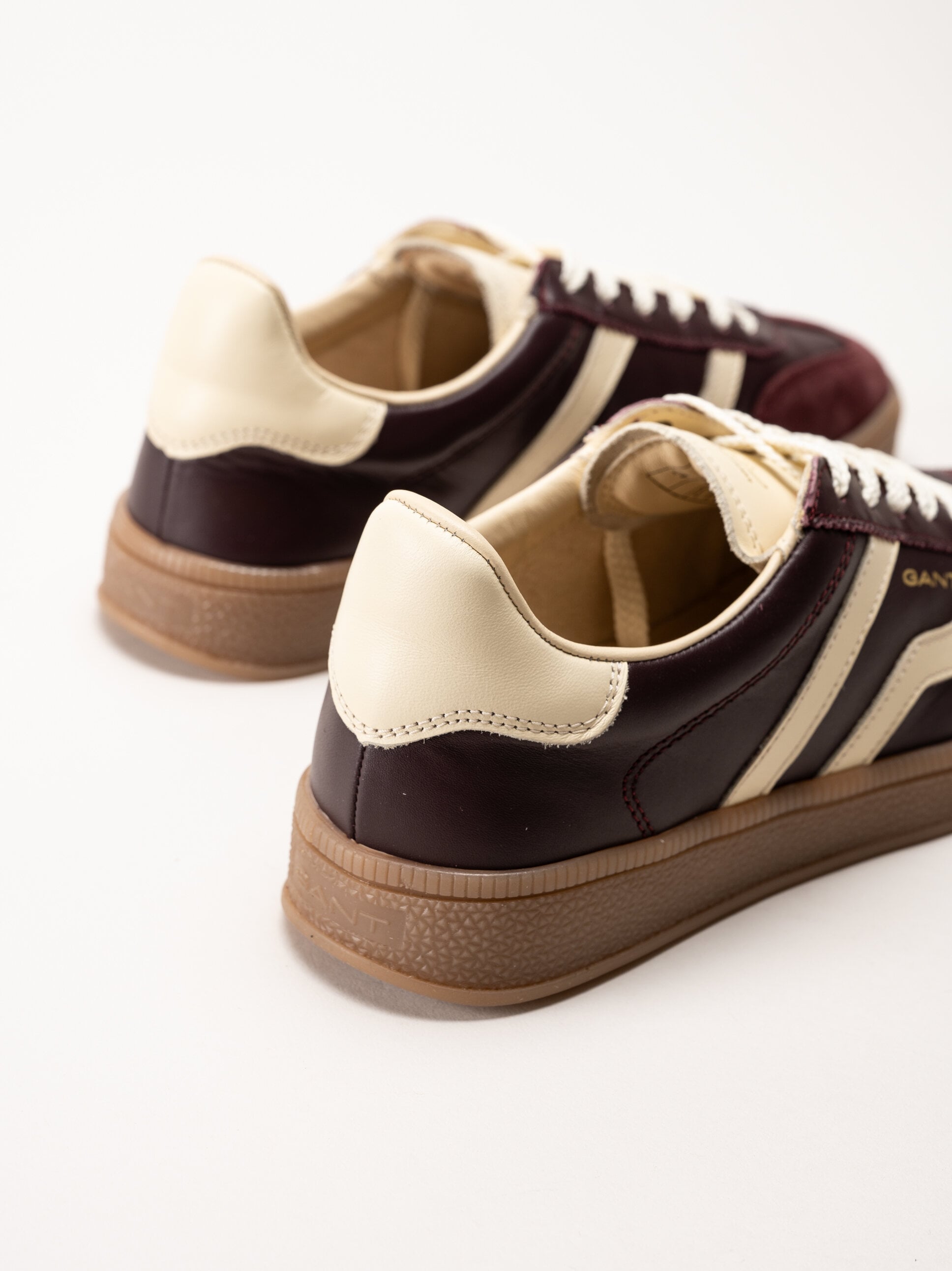 Gant Footwear - Cuzima Sneaker - Vinröda retro sneakers i skinn och mocka