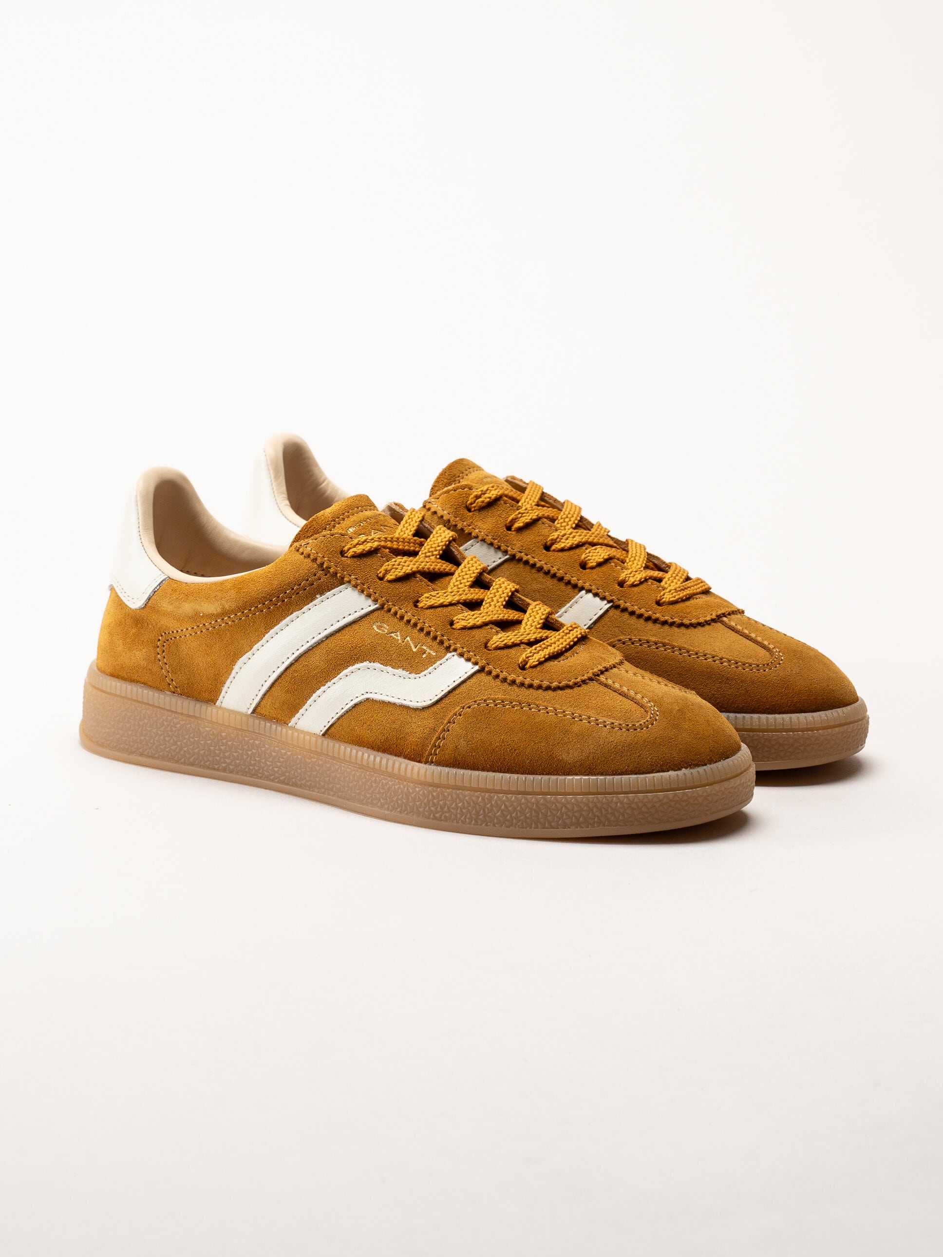 Gant Footwear - Cuzima Sneaker - Mörkgula retro sneakers i mocka med skinndetaljer