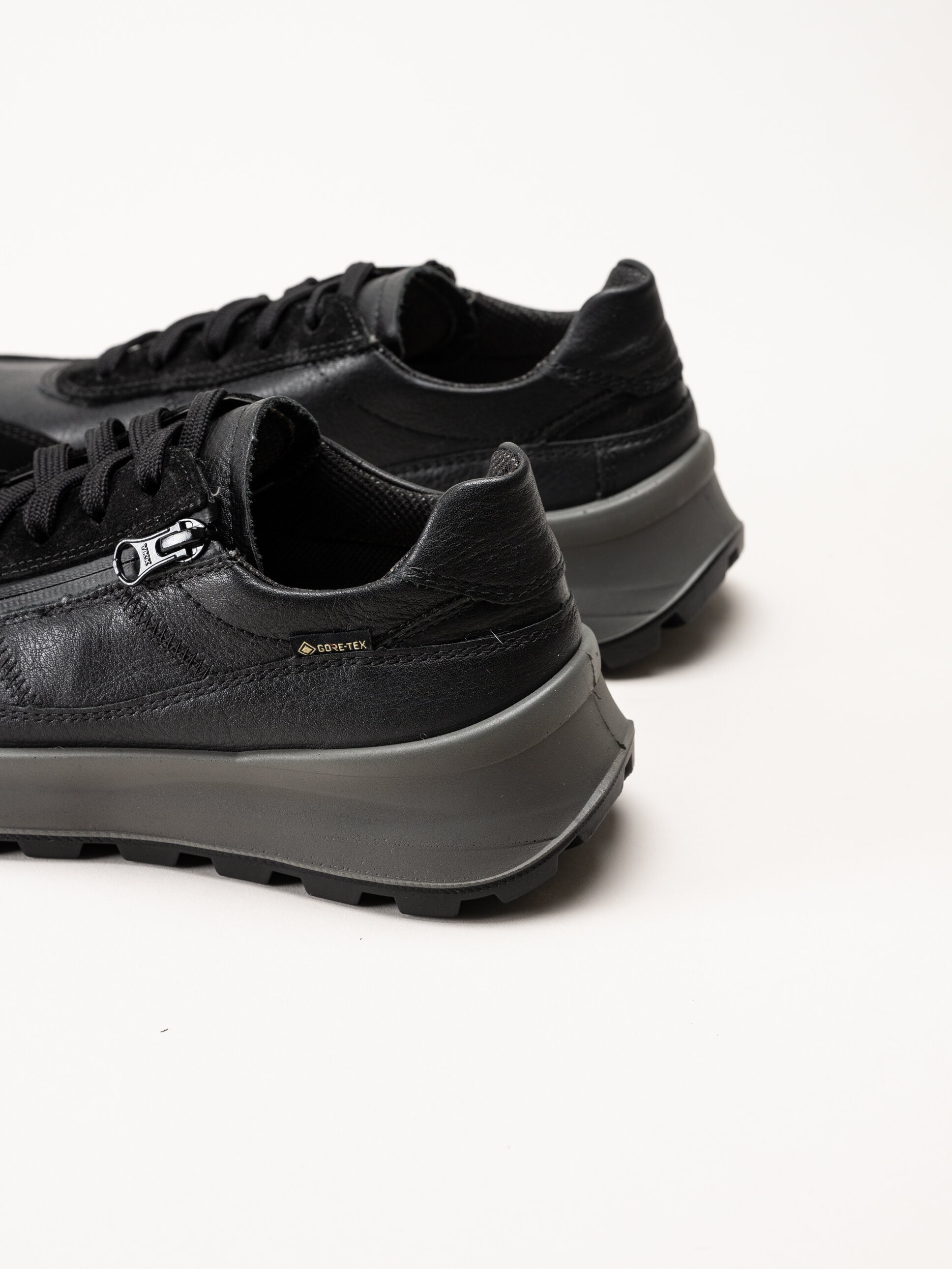 Legero - T4 Run - Svarta sportiga promenadskor i skinn