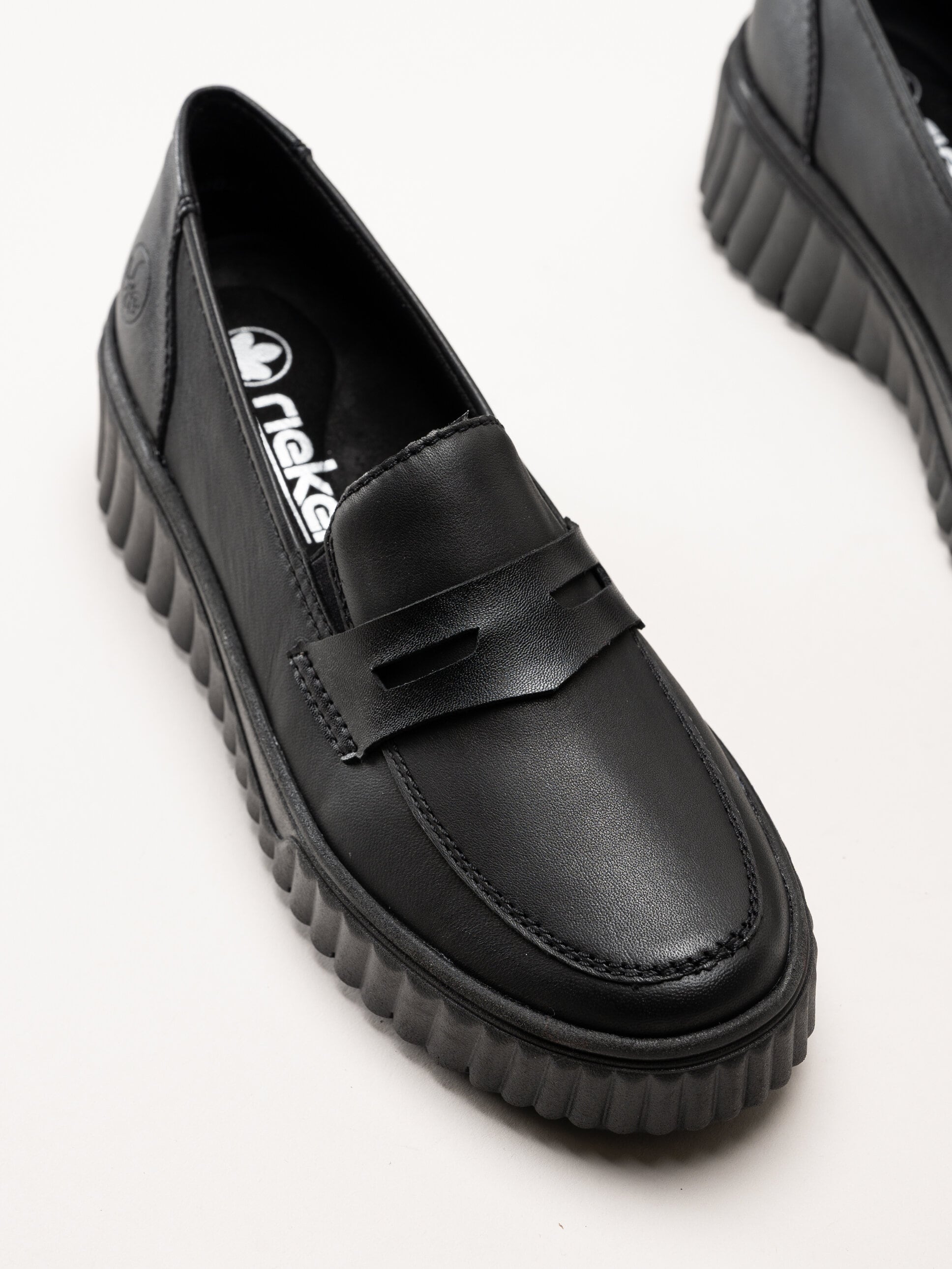 Rieker - Svarta loafers i skinn